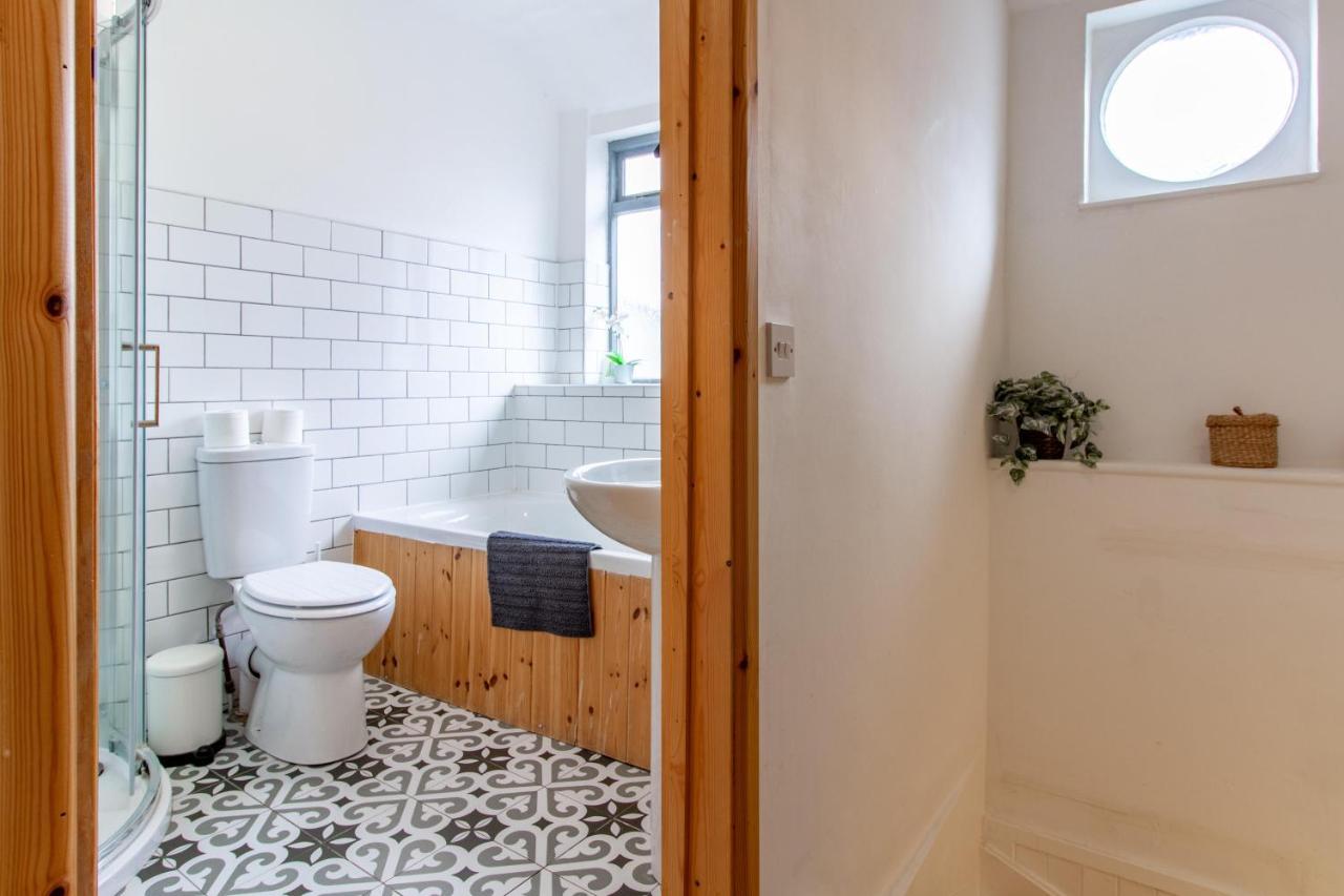 The Shoe Box Cottage With Allocated Parking 맘스버리 외부 사진