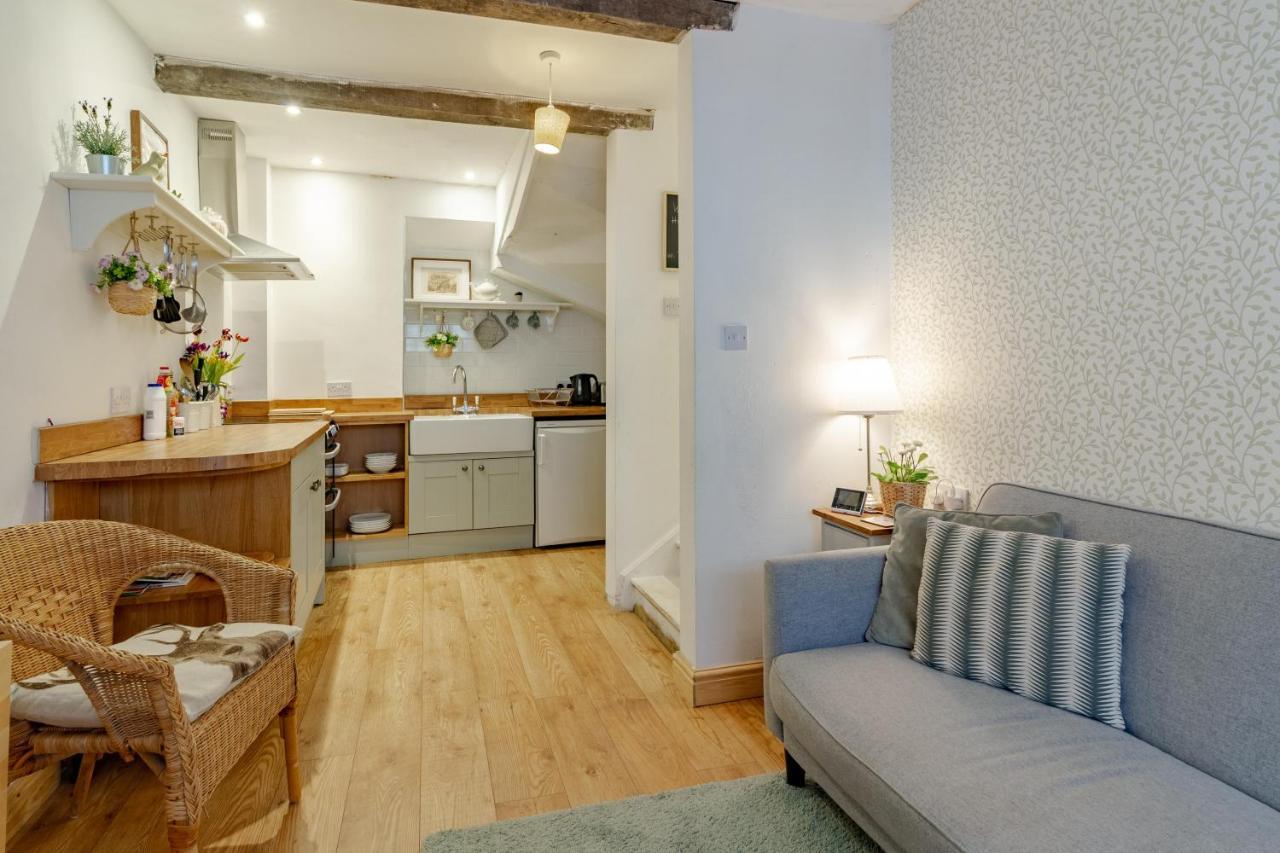 The Shoe Box Cottage With Allocated Parking 맘스버리 외부 사진