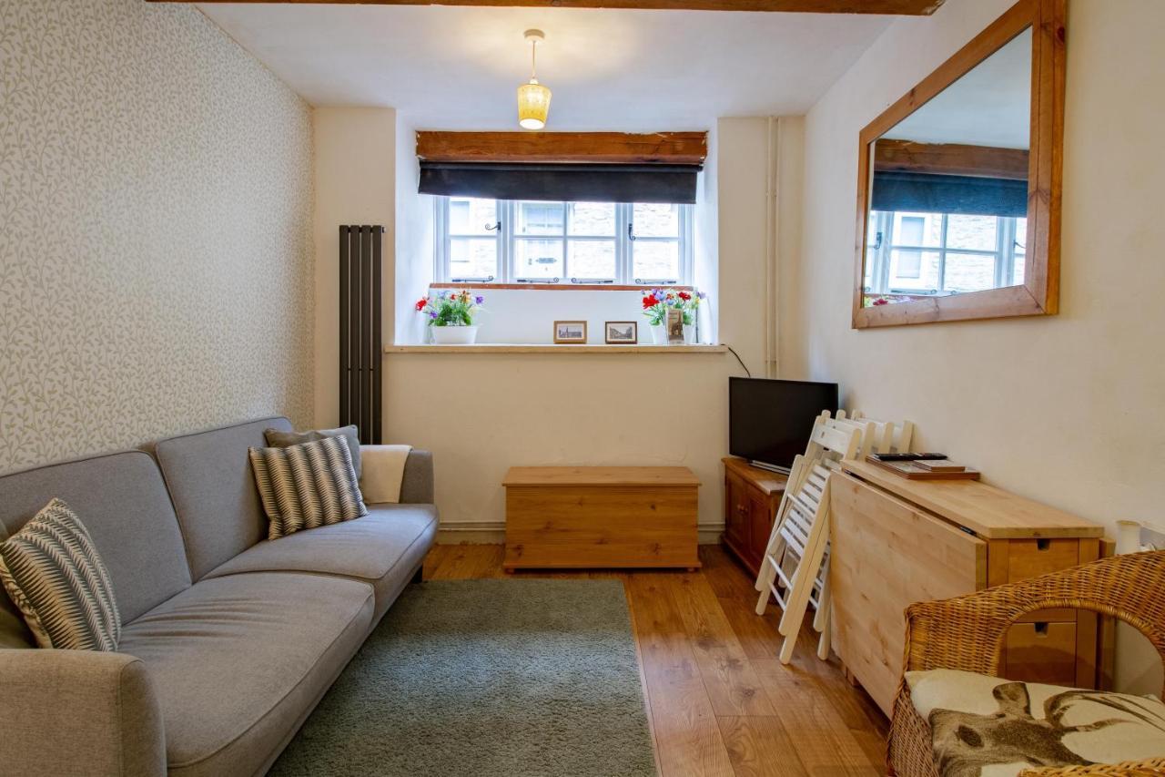 The Shoe Box Cottage With Allocated Parking 맘스버리 외부 사진